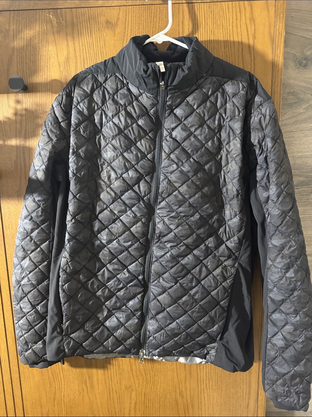 lululemon athletica Men's Quilted Puffer Jacket in Black